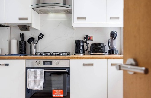 West Kensington Apartment | Welcome to Plotseeker’s 2 Bedroom Charming & Magnificent Flat