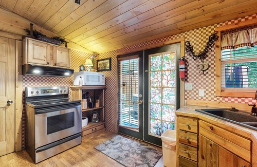 Drake Cabin | Welcome to riverfront paradise at Annie's Mountain Retreat!