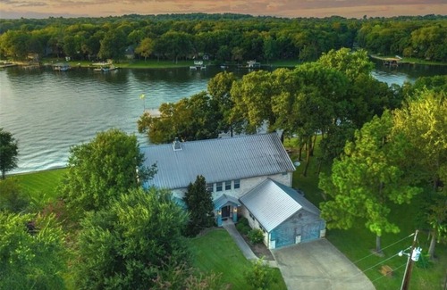 Enchanted Oaks House | Welcome to Sunset Point! Lakefront home for the family vacation of a lifetime!