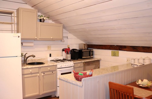 Alplaus Apartment | Welcome to the brown barn