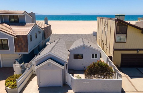 Hollywood Beach Cottage | Welcome to the cutest oceanfront beach cottage!