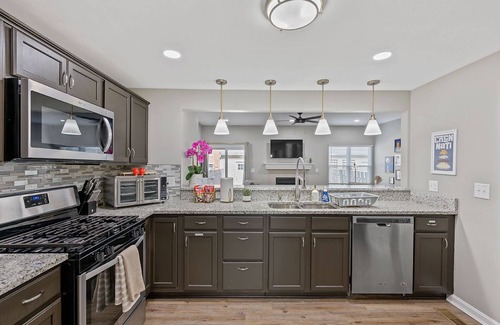 Downtown Cincinnati House | Welcome to The Downtowner - Walkable to OTR, FC Stadium, 2 Car Garage Parking!