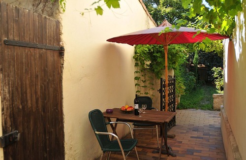 Avignon Cottage | Welcome to the farmhouse of the violet