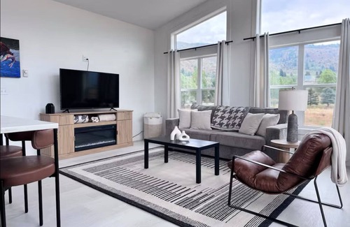 Palisades House | Welcome to the MbarM Ranch! Enjoy our Mountain View’s in this quaint valley