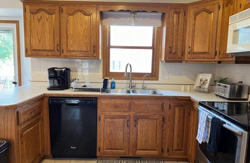 Bolivar House | Welcome to The Modern Magnolia! Where convenience and comfort meet.