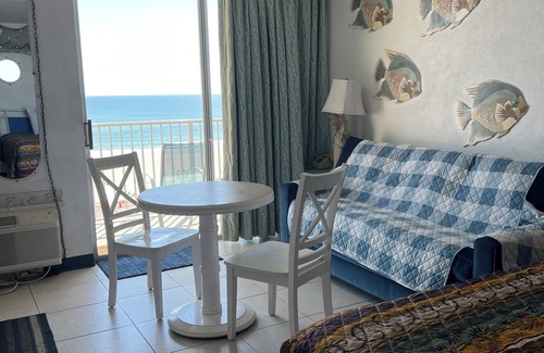 Bostwick Park Resort | Welcome to The Sea Dip Beach Resort located in Daytona Beach! Beach Access Open!