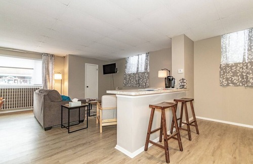 Fairport Harbor Apartment | Welcome to the High Street Suite