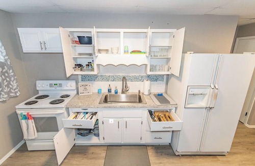 Fairport Harbor Apartment | Welcome to the High Street Suite