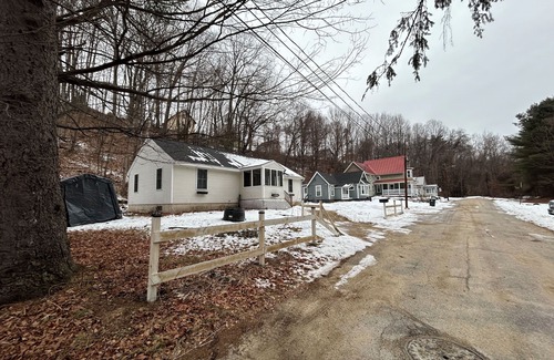 Franklin House | Welcome to the Webster Place! A Charming 3-bedroom house in fabulous Franklin.
