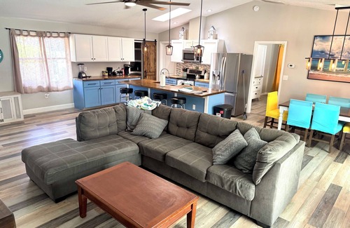 Spring Hill House | Welcome to this beautiful 3 Bedroom 2 Bathroom Pool heated Home