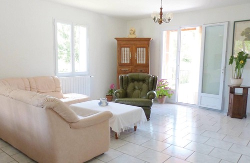 Cereste House | Welcome to this independent vacation rental with private pool, at the foot of the Luberon massif and