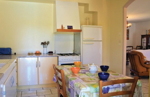 Cereste House | Welcome to this independent vacation rental with private pool, at the foot of the Luberon massif and