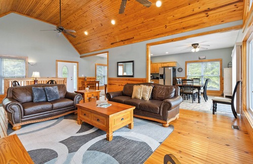Sloans Valley Ski Chalet | Welcome to Villa Bleu at Lake Cumberland – Your Perfect Lakeside Retreat!