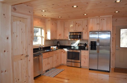 Fletcher Cabin | Welcome to Winghaven & Asheville! Secluded yet convenient to shops & food