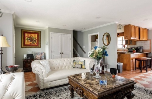 North Springfield House | Welcome to your cozy getaway.Private room