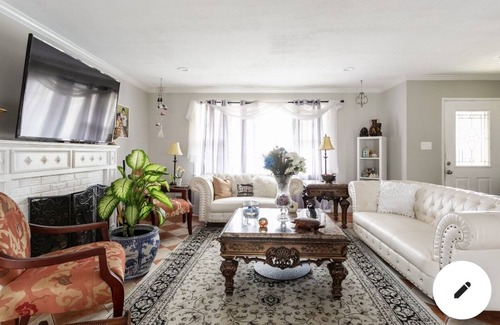 North Springfield House | Welcome to your cozy getaway.Private room