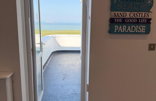 Cliftonville Apartment | Welcome to your perfect coastal getaway in Palm Bay with Stunning Sea Views!