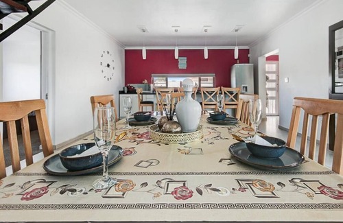 Bloubergstrand House | Welcoming 4-bedroom house with WiFi in Cape Town