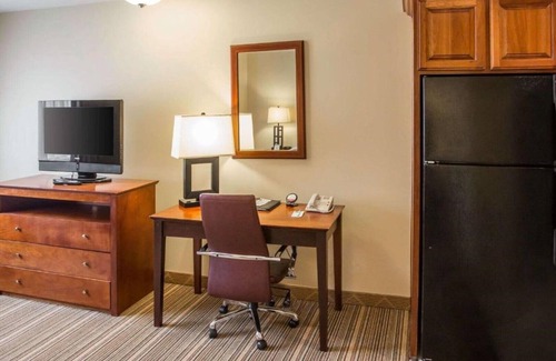 Hawthorne House | Welcoming accommodations convenient to LAX!