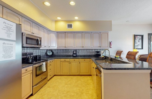 Independence Square Condo | Welcoming Gulf-front condo with pool & hot tub - direct beach access