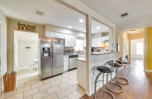 Willshire Terrace House | Welcoming Home ~ 6 Mi to Downtown San Antonio!