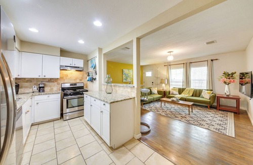 Willshire Terrace House | Welcoming Home ~ 6 Mi to Downtown San Antonio!