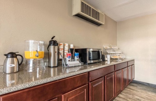 West Memphis Hotel | Welcoming Stay for Budget Travelers | Right off Interstate-40, Free Parking