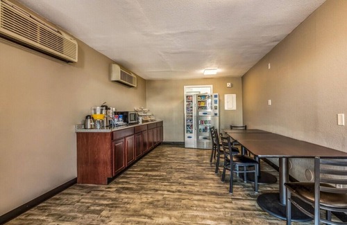West Memphis Hotel | Welcoming Stay for Budget Travelers | Right off Interstate-40, Free Parking