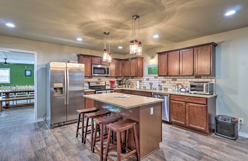 Tow House | Welcoming Tow Home ~ 1 Mi to Lake Buchanan!