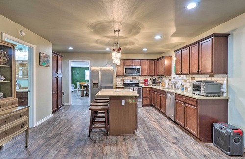 Tow House | Welcoming Tow Home ~ 1 Mi to Lake Buchanan!