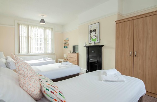 Bootle House | Well equipped large quadruple/family room @Jollys