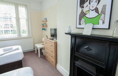 Bootle House | Well equipped large quadruple/family room @Jollys