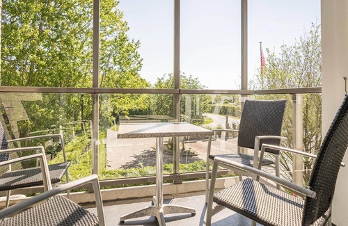 De Koog Apartment | Well-kept apartment a stone's throw from the sea