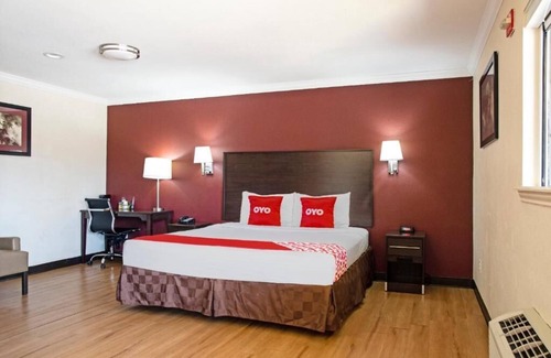 McAllen Hotel | Well-Located Unit Close To Downtown - Pets Welcome, Pool, And Free Parking