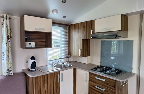 Renesse Ski Chalet | Well maintained mobile home