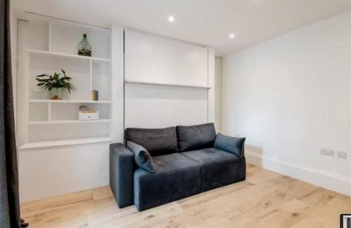 Kensington Apartment | Well-Positioned Studio Flat