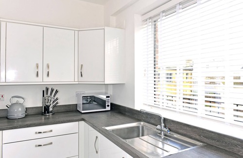Eastbourne City Centre Apartment | Well presented three-bedroom property in great central location with balcony