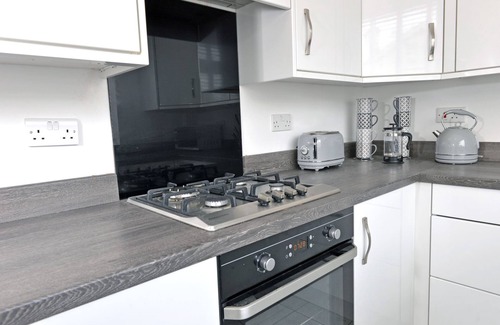 Eastbourne City Centre Apartment | Well presented three-bedroom property in great central location with balcony