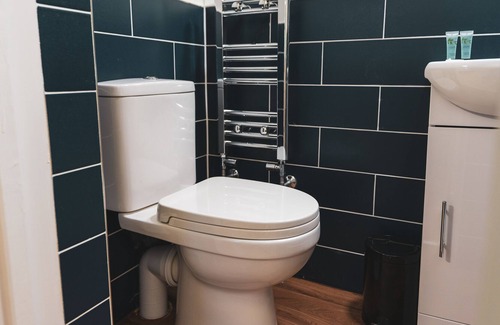 Offerton Apartment | Wellington House Apartment 2 close to Manchester Airport