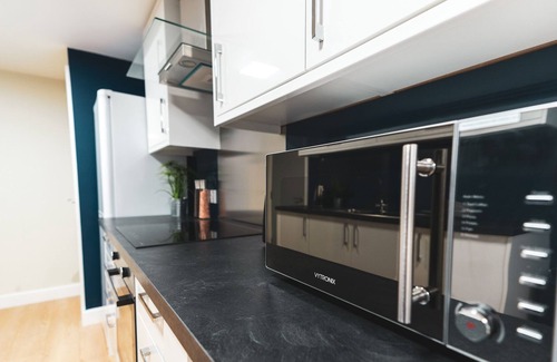 Offerton Apartment | Wellington House Apartment 2 close to Manchester Airport