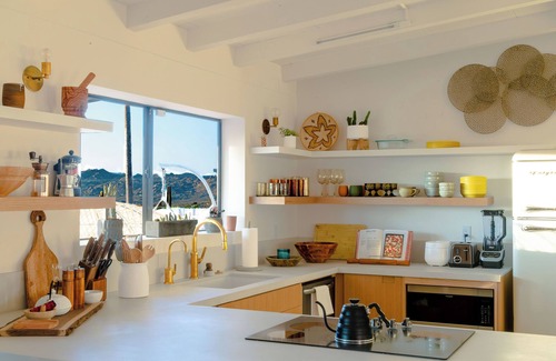 Joshua Tree House | Wellness Stay ~ Sauna/Hot Tub/Cold Plunge Tub/Stock Tank Pool