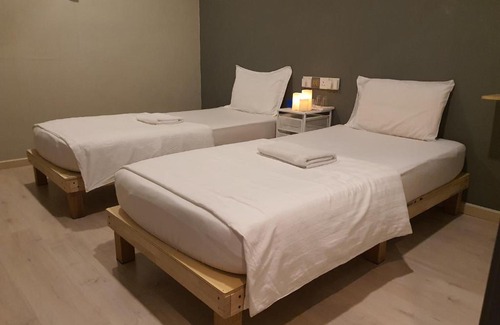 Downtown George Town House | Welton Room near Gurney Jalan Burma Georgetown