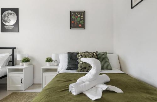 East Acton Apartment | Wembley Royal Residence - Free Parking