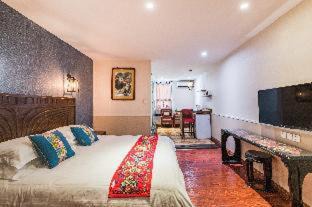 Chengdu City Centre Hotel | Wenjun Courtyard Hotel -5 mins walk from Tonghuimen metro station, near Tianfu square, close by culture park and Sichuan opera house, English speaking service, local tours