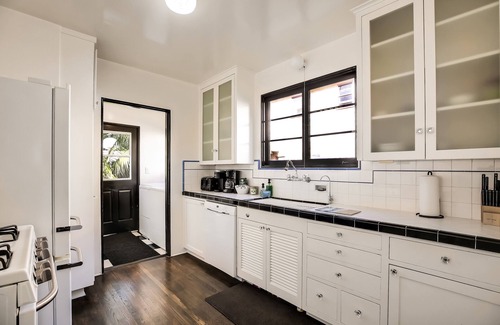 West Beach Villa | West Beach Villa 3 - well-loved, historic property featured in books, magazines - walk to beach!