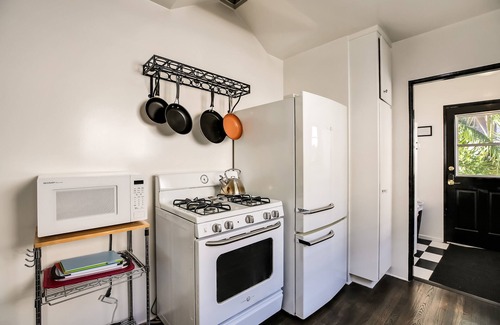 West Beach Villa | West Beach Villa 3 - well-loved, historic property featured in books, magazines - walk to beach!