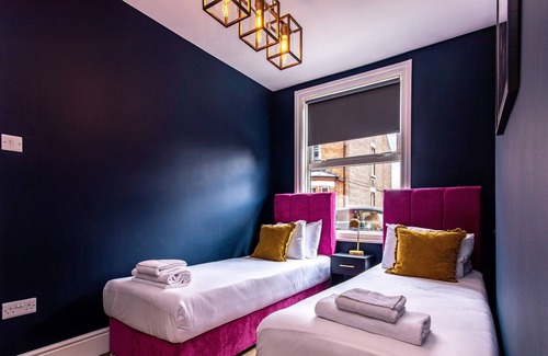 West Bridgford Apartment | West Bridgford 4BR Terraced Gem