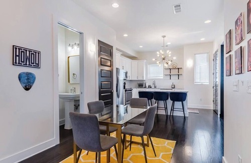 Hadley - Washington House | West Nashville Gem | Rooftop Patio + Sleeps 11