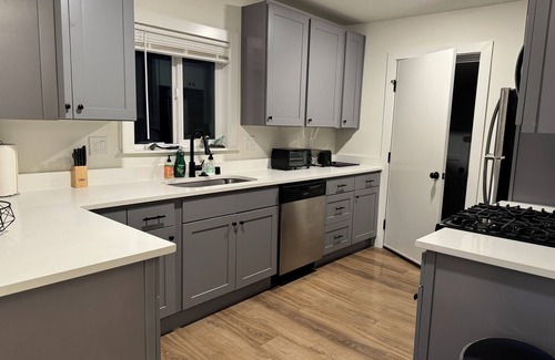 Interbay House | West Queen Anne Upper Unit close to all Downtown Seattle Amenities.