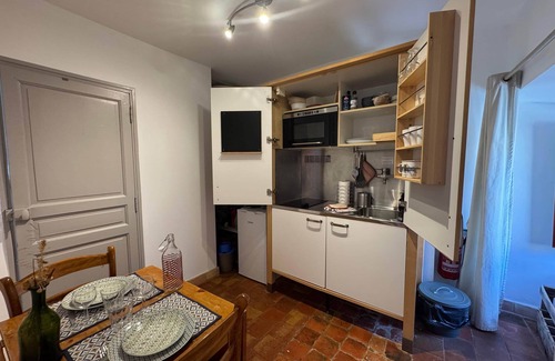 Rognes Apartment | West Studio – Vineyard Room Château Barbebelle - Rognes-Near to Aix en Provence